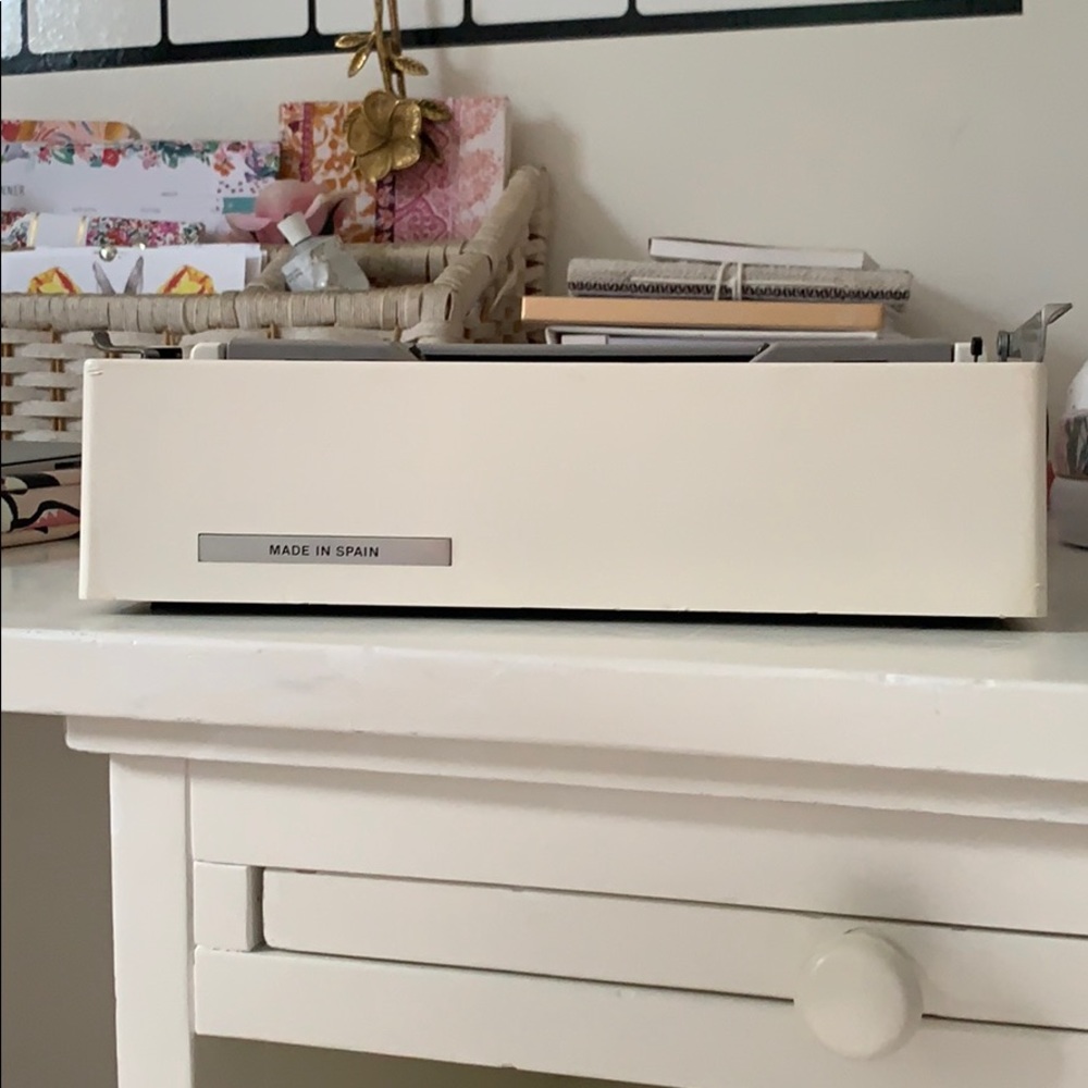 Vintage White Underwood 310 Typewriter - Picture 5 of 5